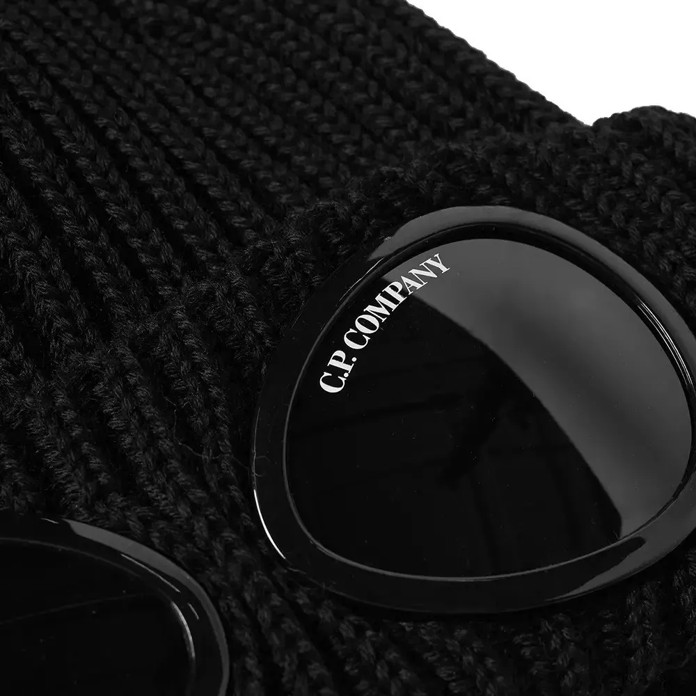 C.P. COMPANY GOGGLE BEANIE BLACK