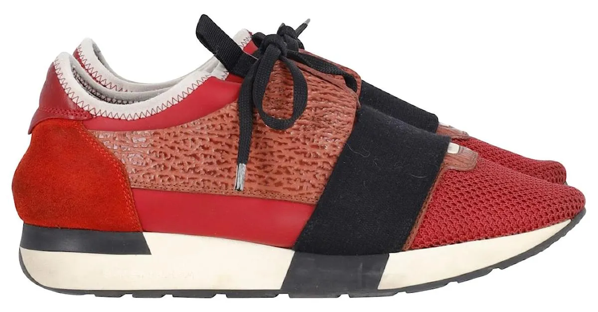 Day Balenciaga Race Runner Low Top Sneakers en cuero rojo y negro Impresión de pitón 