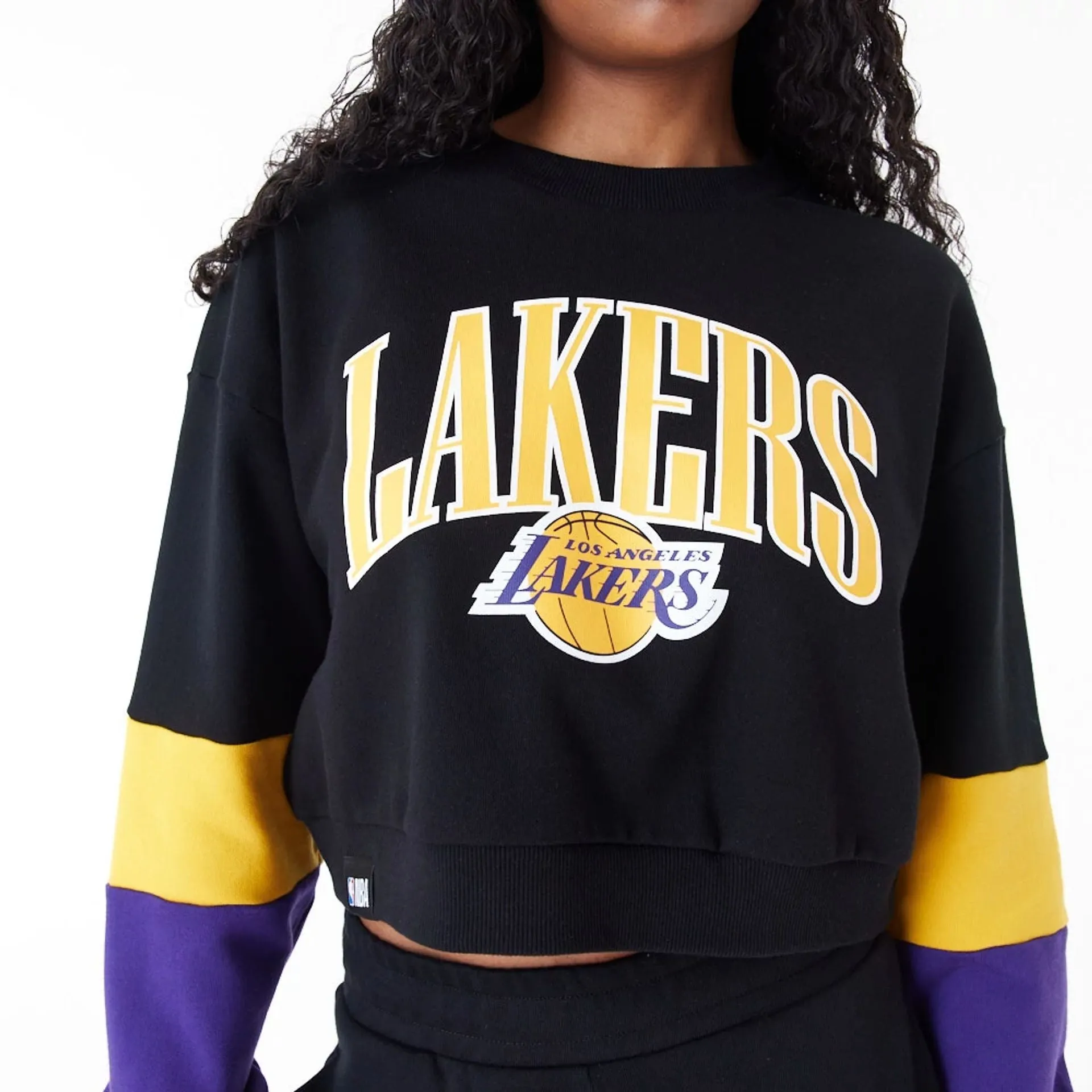 LA Lakers Sudadera corta de cuello redondo en bloque de color negro para mujer de la NBA