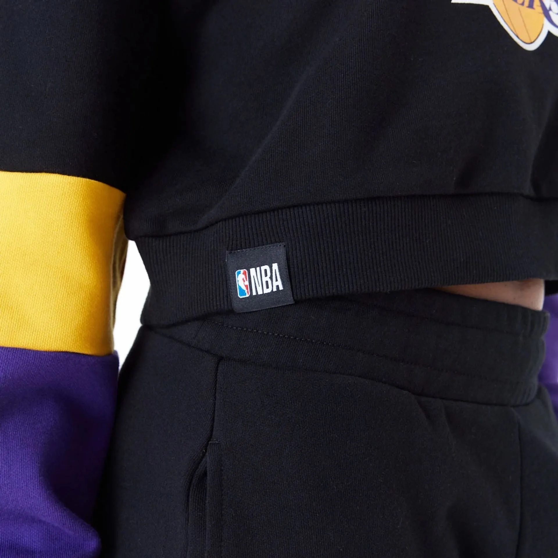 LA Lakers Sudadera corta de cuello redondo en bloque de color negro para mujer de la NBA