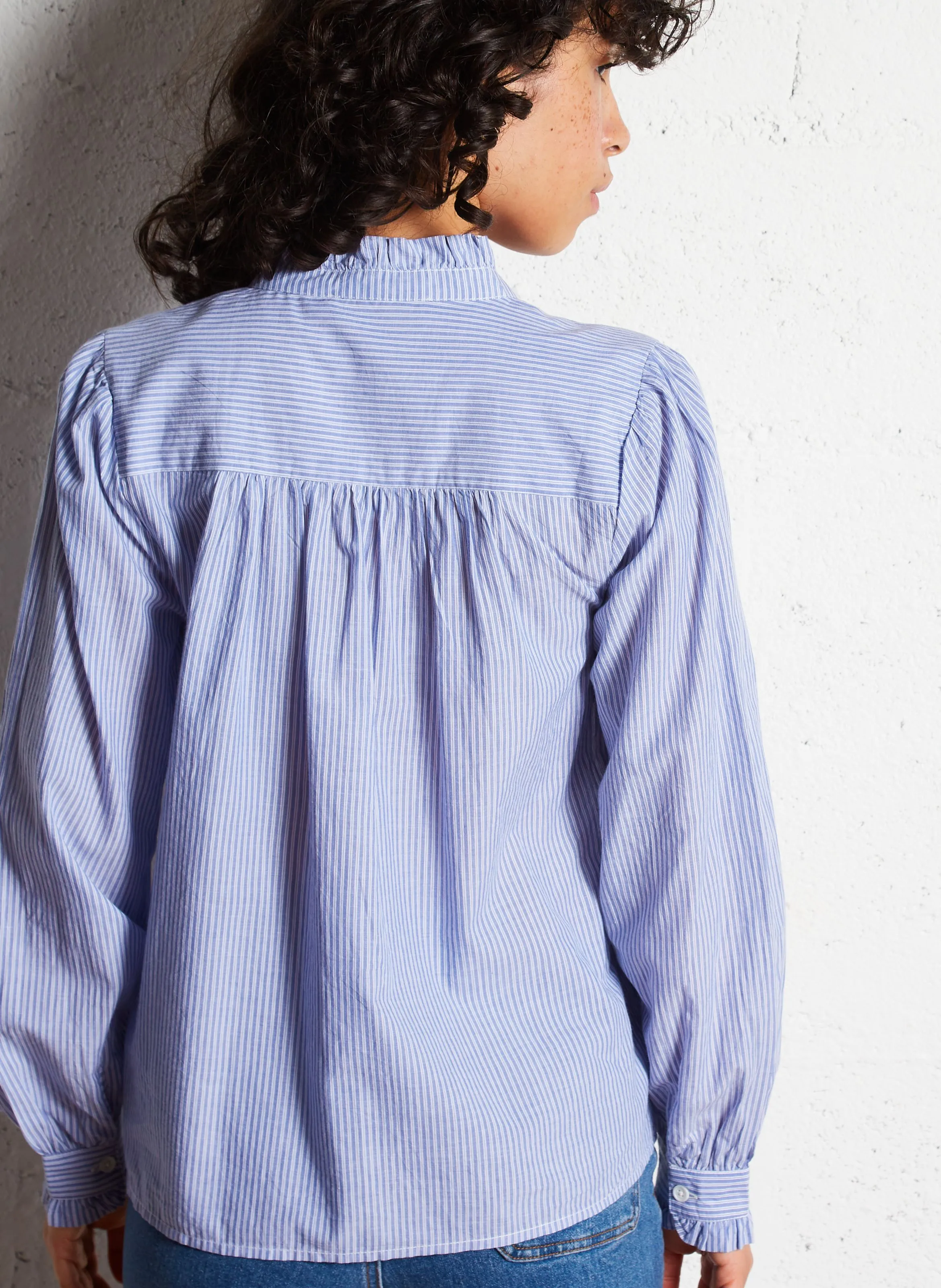 LA PETITE ETOILE BECKY - Camisa holgada de algodón con cuello redondo en azul