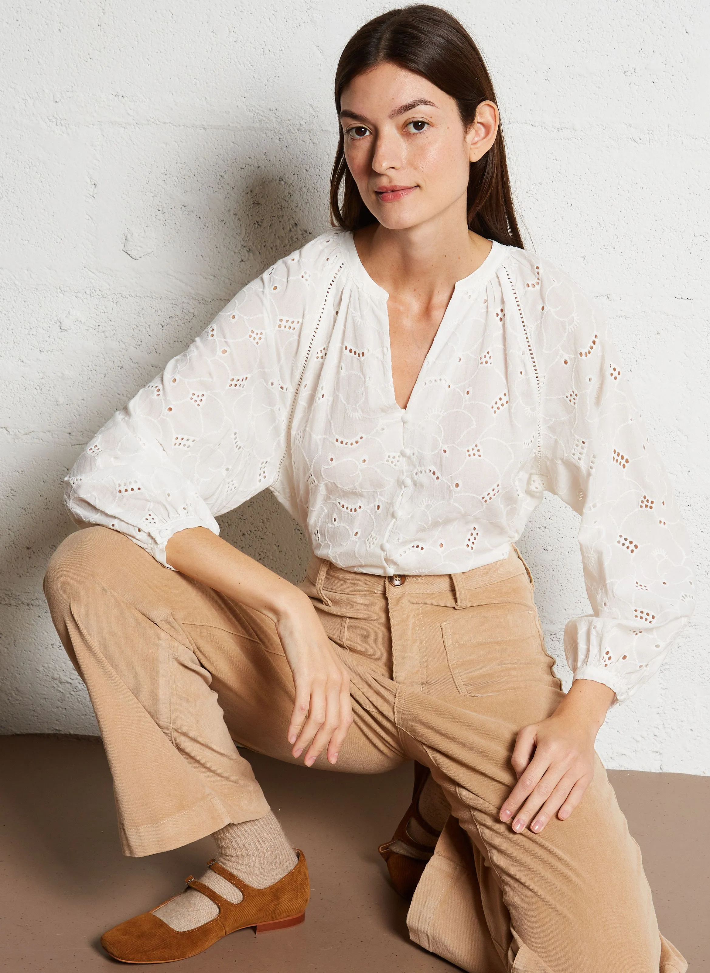 LA PETITE ETOILE BONTI - Camisa recta de algodón con cuello de pico en beige