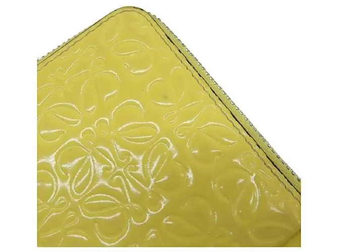 Loewe Estuche para tarjetas de charol con anagrama en muy buen estado Amarillo 