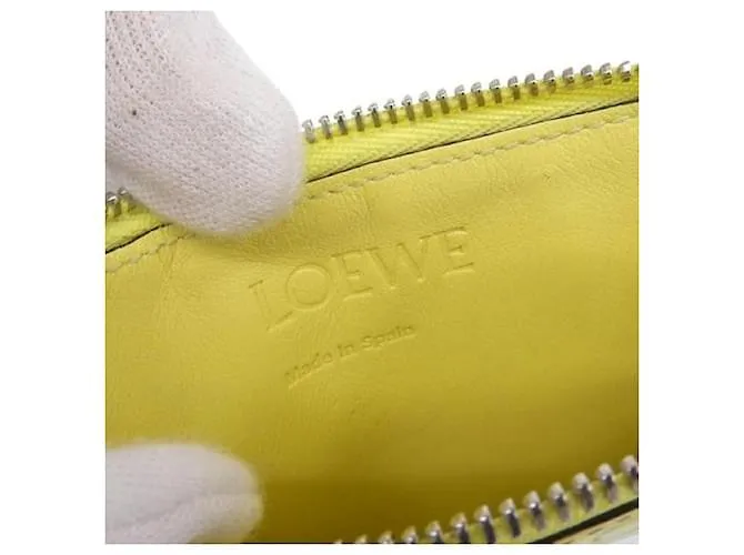 Loewe Estuche para tarjetas de charol con anagrama en muy buen estado Amarillo 