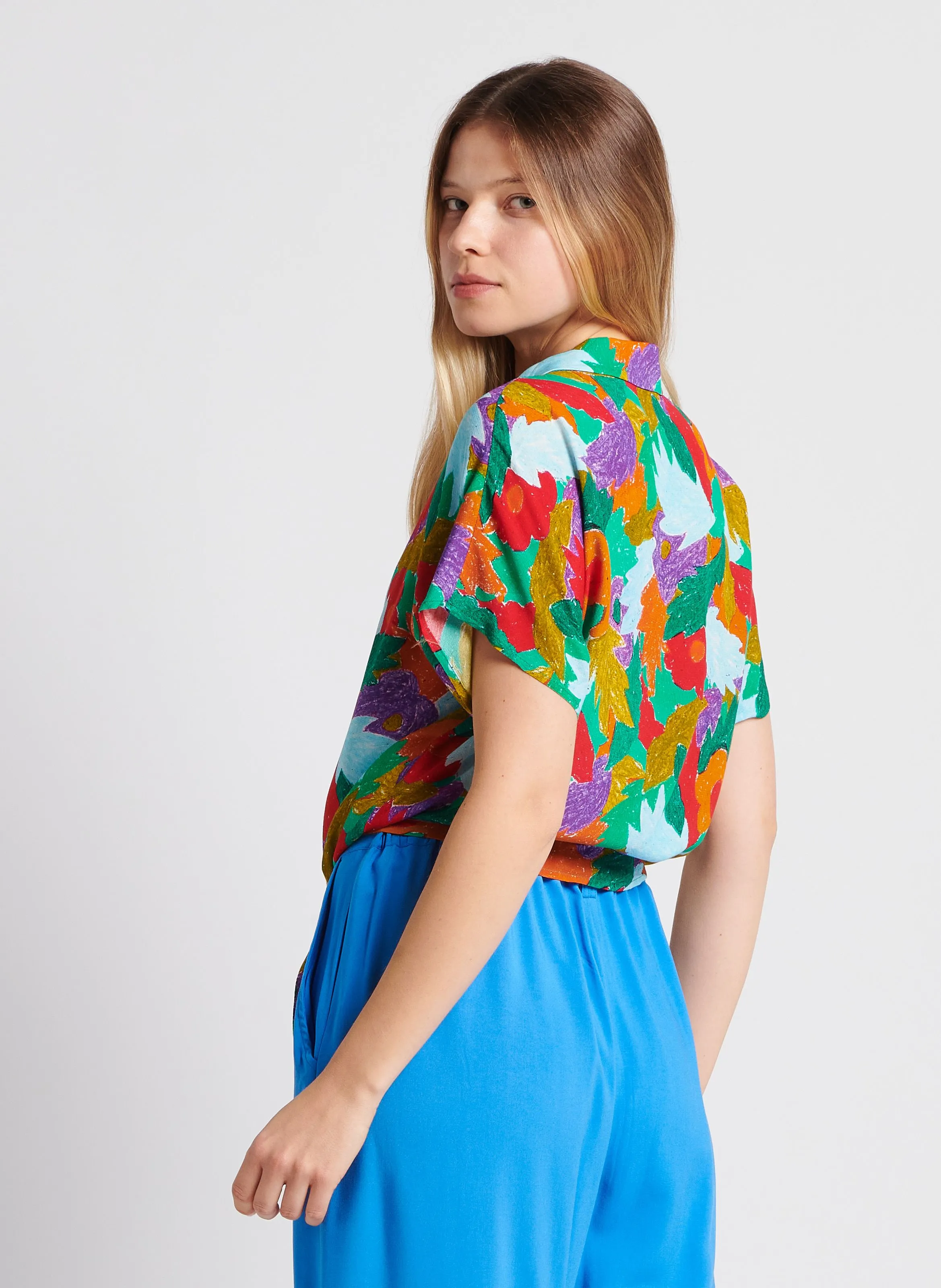 MARIE SIXTINE WAYNE - Camisa fluida con cuello sastre anudable en multicolor